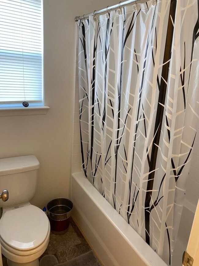Building Photo - Welcome home to this beautiful 4-bedroom h...