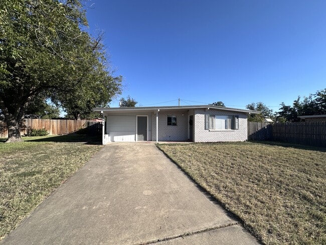 Building Photo - 2310 Oxford Cir
