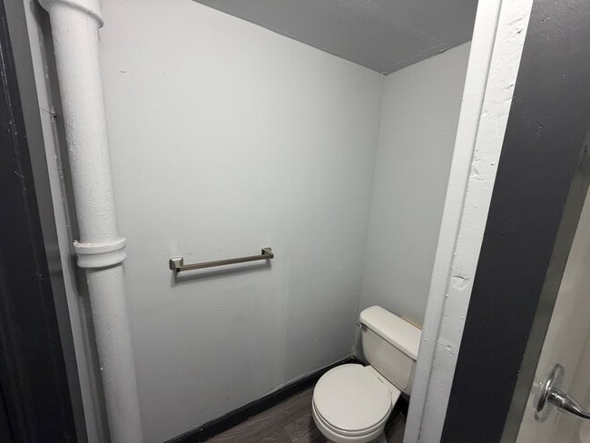 Building Photo - 4 Tillman-