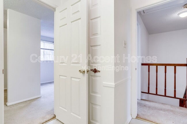 Building Photo - 5328 Larochelle Ct
