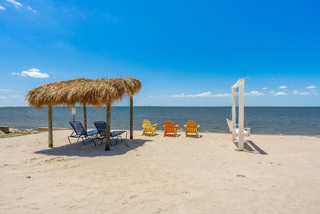 Building Photo - 2502 N Rocky Point Dr