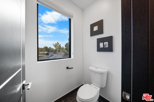 Building Photo - 5812 Willis Ave