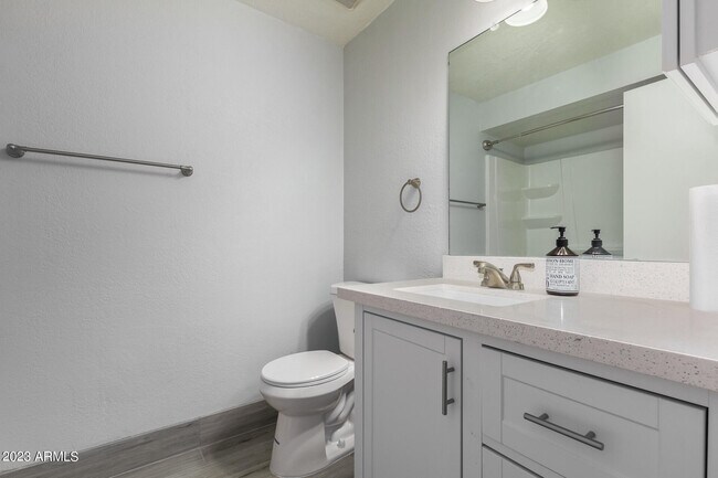 Building Photo - 11040 N 28th Dr