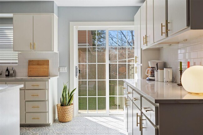 Building Photo - 2105 Columbia Cove