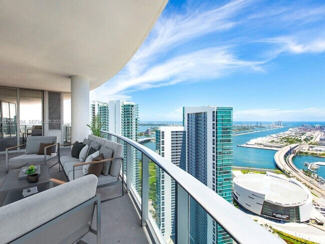 Building Photo - 851 NE 1st Ave