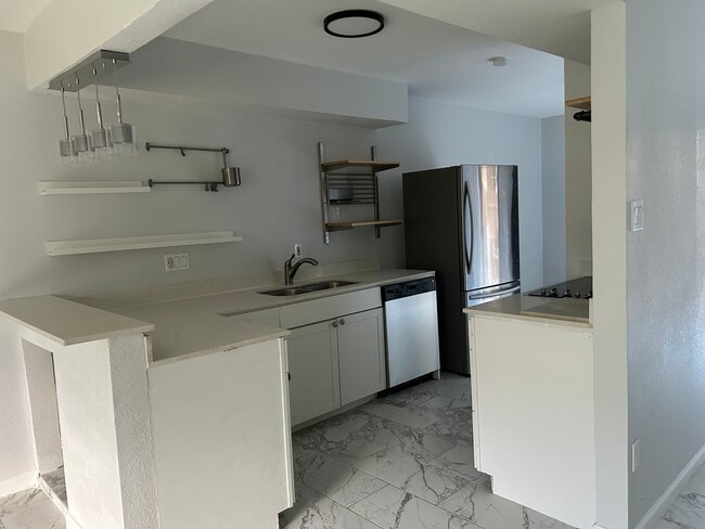 Building Photo - 1902 Dartmouth St