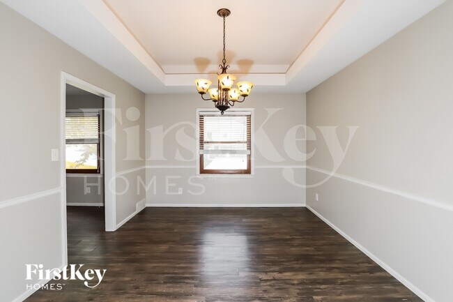 Building Photo - 5813 NW Aspen Ln