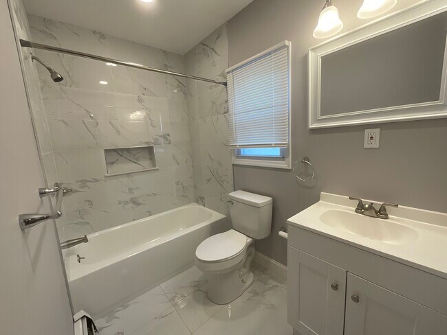 Building Photo - 1605 Parker Rd