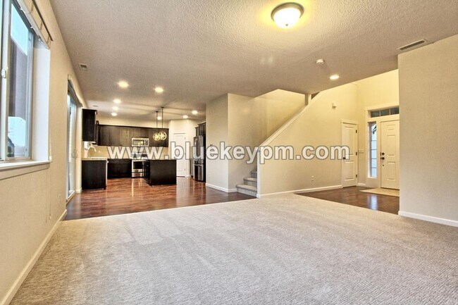 Building Photo - 3 Bed, 2.5 Bath Luxury Home in Ridgefield