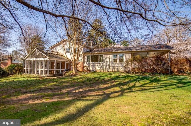 Building Photo - 8805 Honeybee Ln