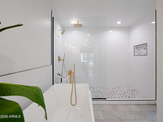 Building Photo - 15218 N 61st St