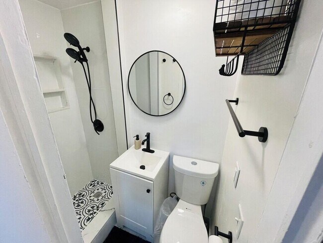 Building Photo - 5537 SW 6th St