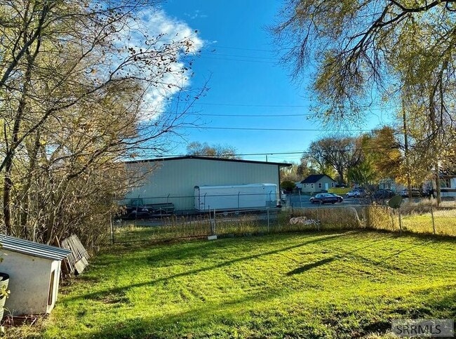 Building Photo - 410 Garfield St