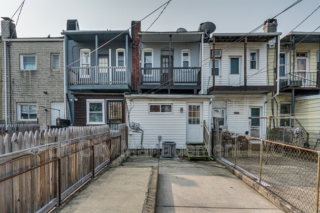 Building Photo - 3210 E Fairmount Ave