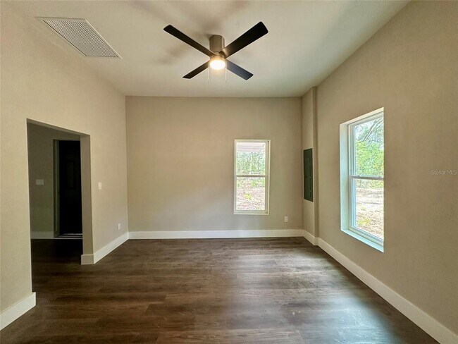 Building Photo - 13647 NE 141st Dr