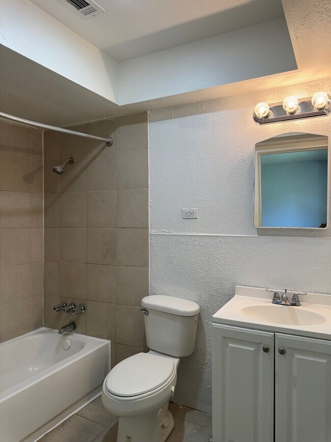 Building Photo - 6723 Glen Rock