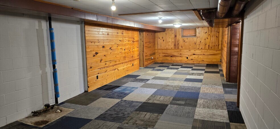 Building Photo - 2027 Glenbrook Dr