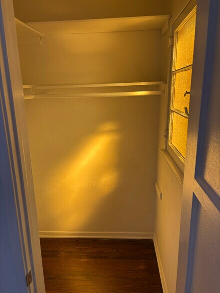 Building Photo - 458 1/2 N Orange Grove Ave