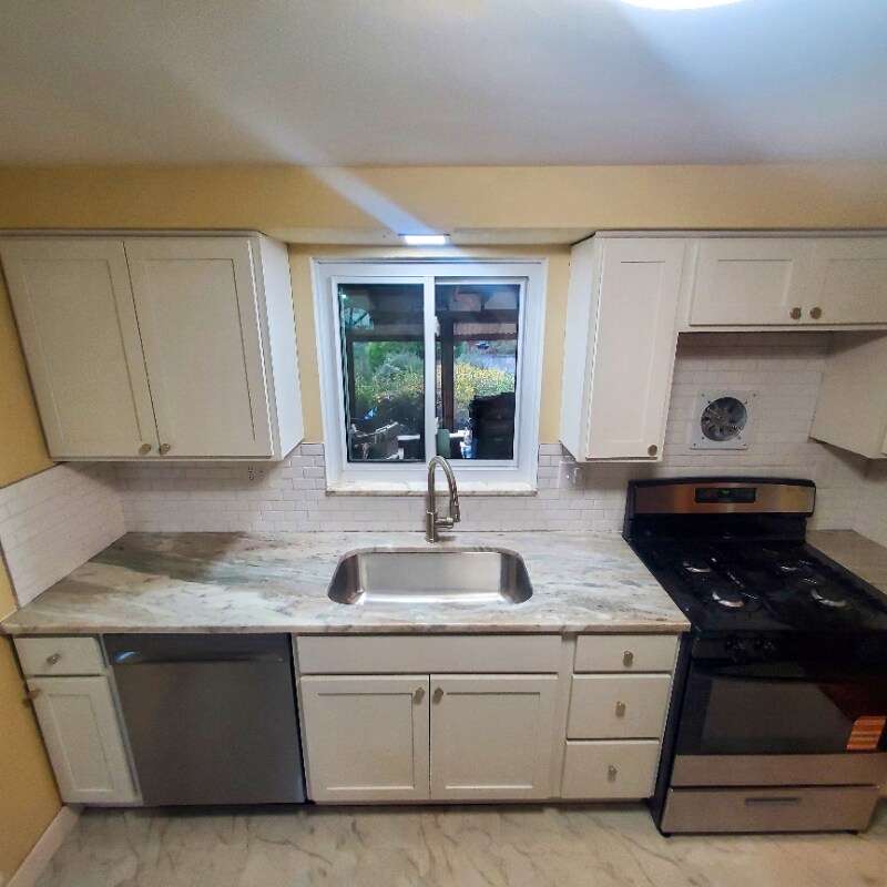 Building Photo - 24 Camera Pl