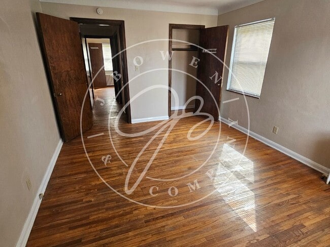 Building Photo - "Charming 2 Bedroom Rental with Hardwood F...