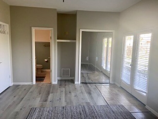 Building Photo - Beautiful home on quiet cul-de-sac! Very c...