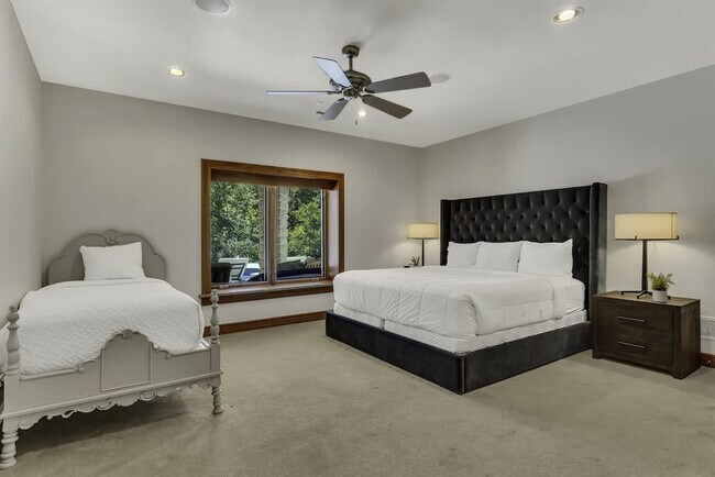 Building Photo - 1774 State Hwy UU