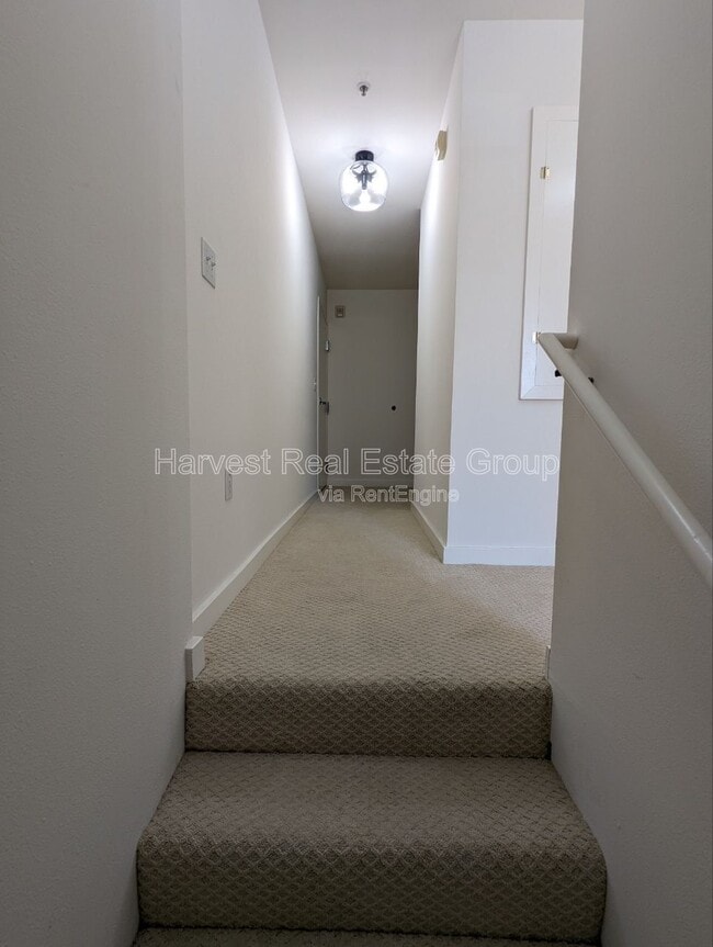 Building Photo - 426 27th St