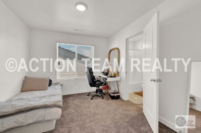 Building Photo - 304 S 1150 W