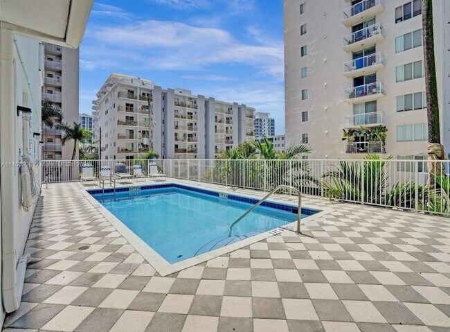 Building Photo - 1331 Lincoln Rd