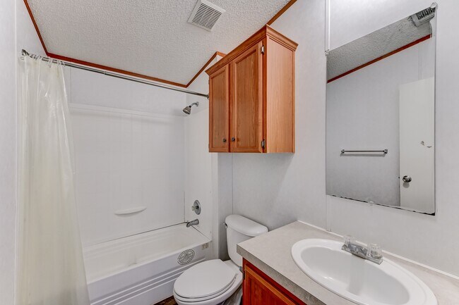 Building Photo - 418 County Rd 643