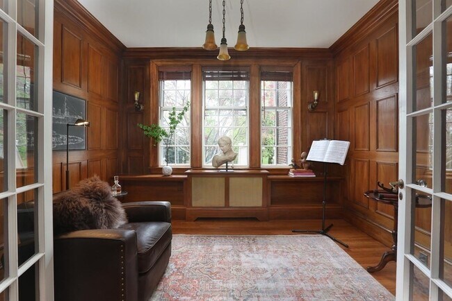 Building Photo - 1010 Centre St