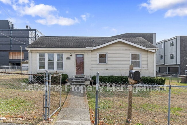 Building Photo - 802 Ramsey St