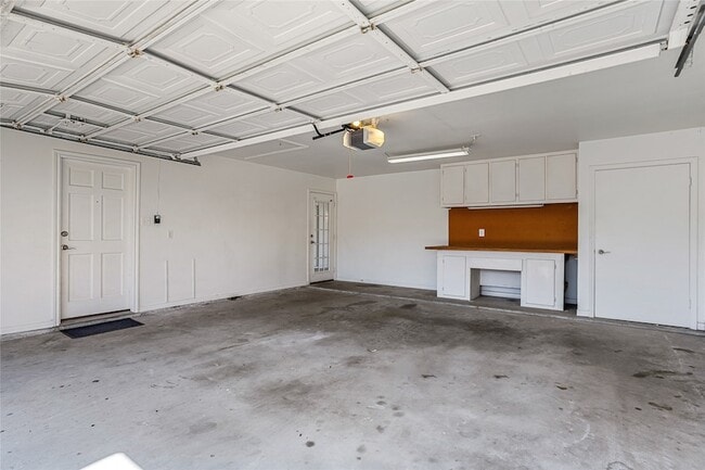 Building Photo - 2942 Woodland Hills Dr