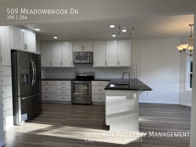 Building Photo - 509 Meadowbrook Dr