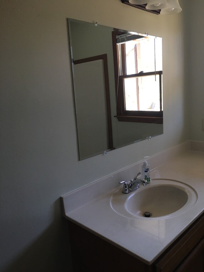 Building Photo - 32 Cedar Hill Ln