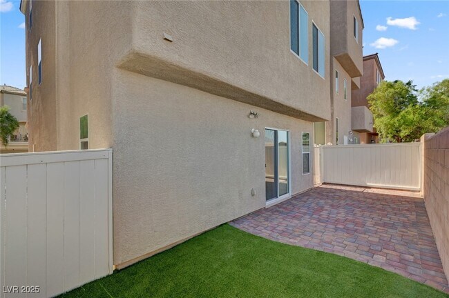 Building Photo - 6646 Colorado Spruce St