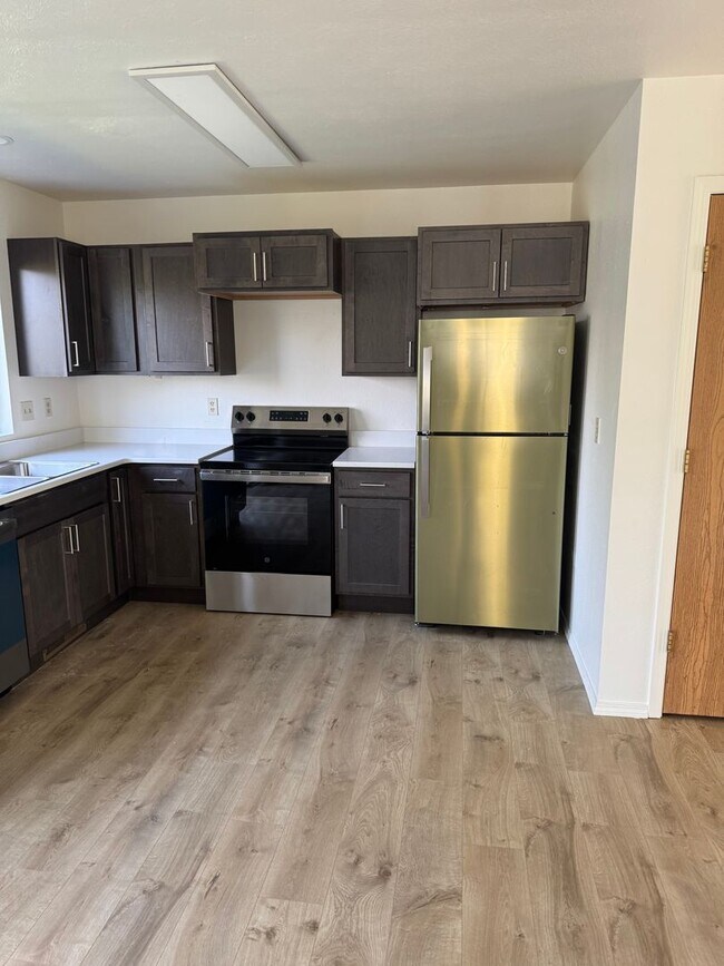 Building Photo - FULLY GUTTED & RENOVATED 4-Bedroom Condo N...