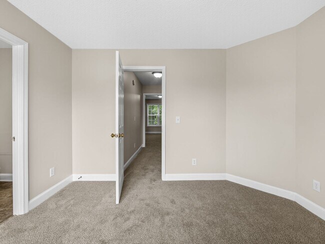 Building Photo - Newly Renovated 2BR, 2.5 BA in Greer SC
