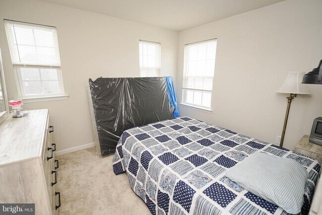 Building Photo - 9305 Mulligan Way