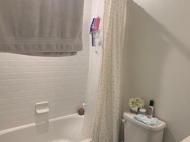 2nd (smallest) bedroom still has its own en suite bathroom - 3606 Journal St