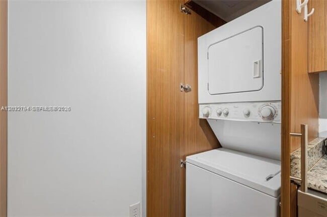 Building Photo - 10275 Collins Ave