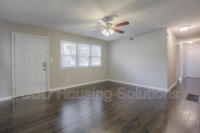 Building Photo - 17250 Montgall Dr