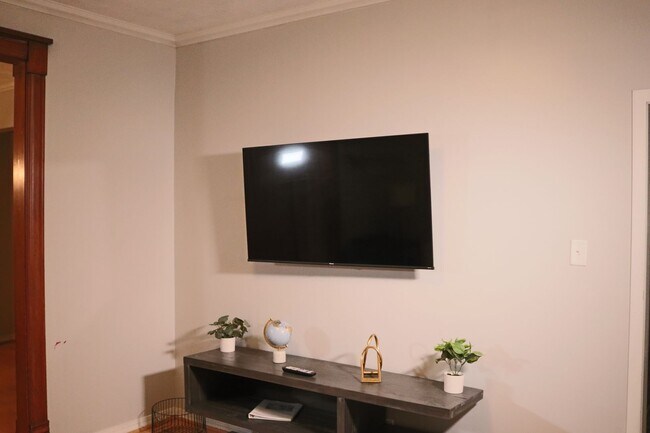 Building Photo - Comfy & Chic Council Bluffs Retreat - 2BR 1B