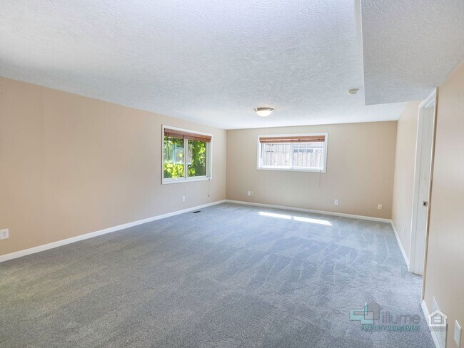 Building Photo - Beautiful 4 Bedroom Home