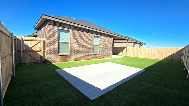 Building Photo - 512 Savannah St