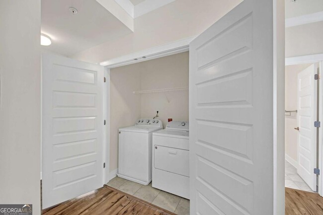 Building Photo - 860 Stonehill Ln