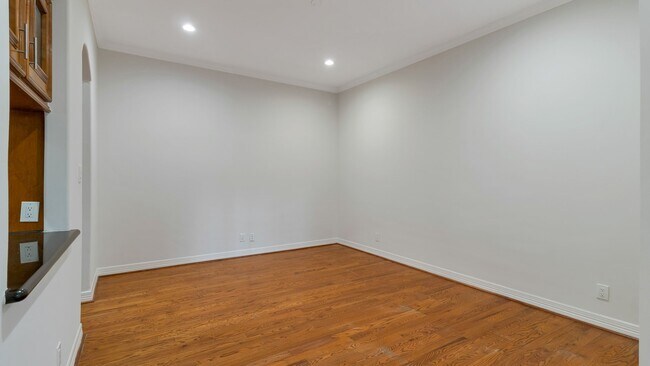 Building Photo - 14918 Plantation Oak Dr