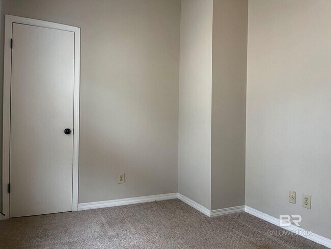 Building Photo - 600 Cheshire Ln