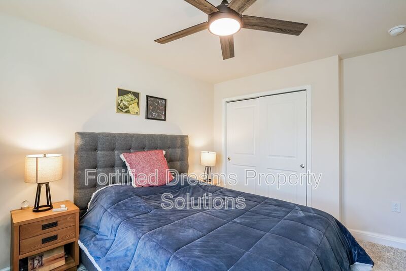 Building Photo - 2229 Hedge Maple Dr