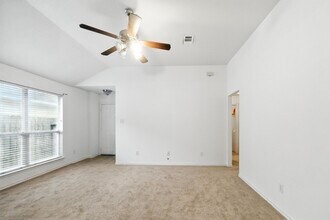 Building Photo - 142 Thunder Basin Dr